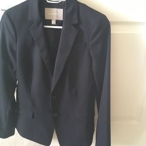 Black blazer with 2 buttons.